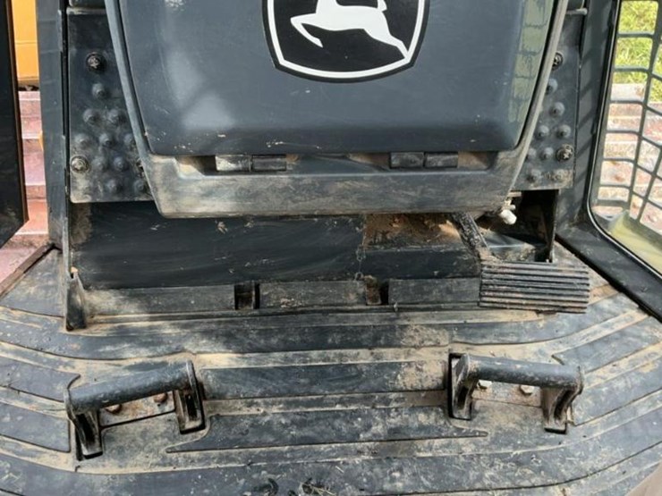 2017-deere-450k-lgp-image-63