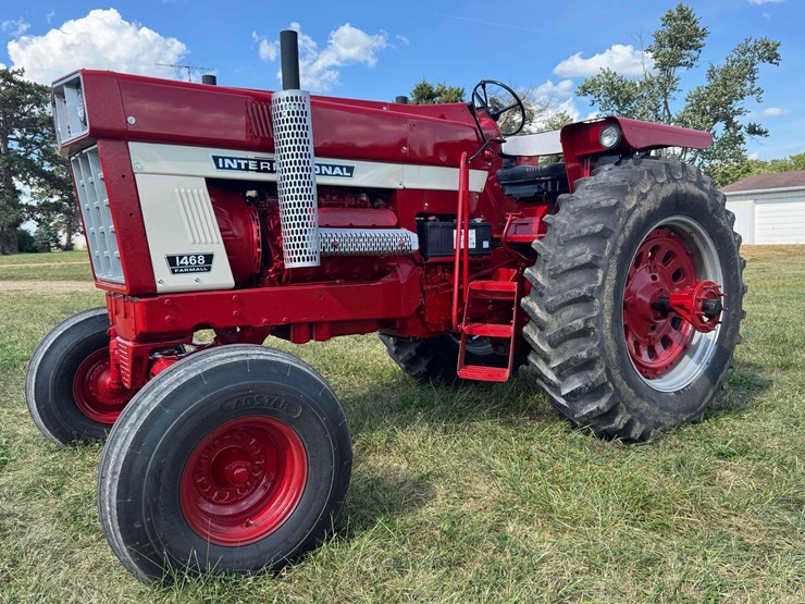 1972-ih-1468-tractor-image-5