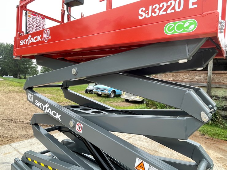 #126-•-2025-skyjack-sj3220e-scissors-lift-image-36