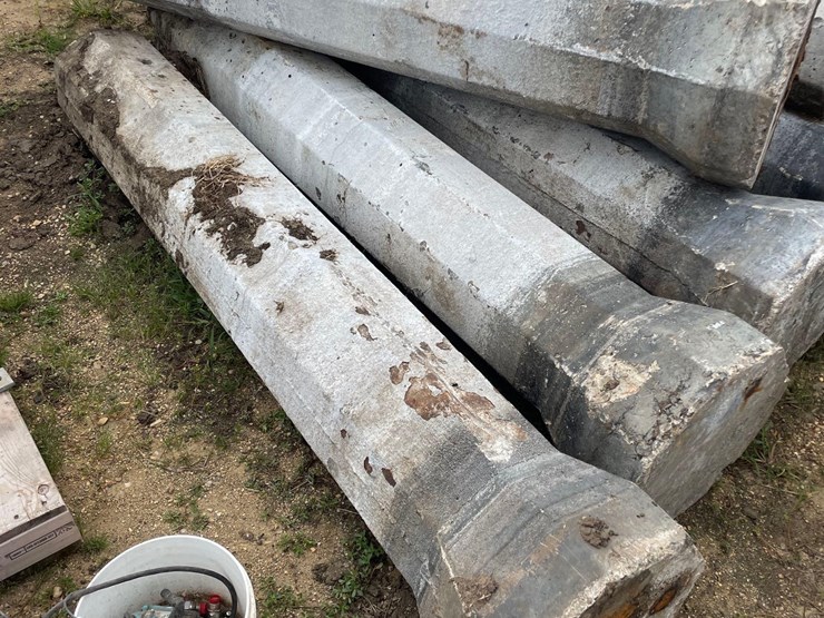 approx-40-precast-cement-pillars-image-3
