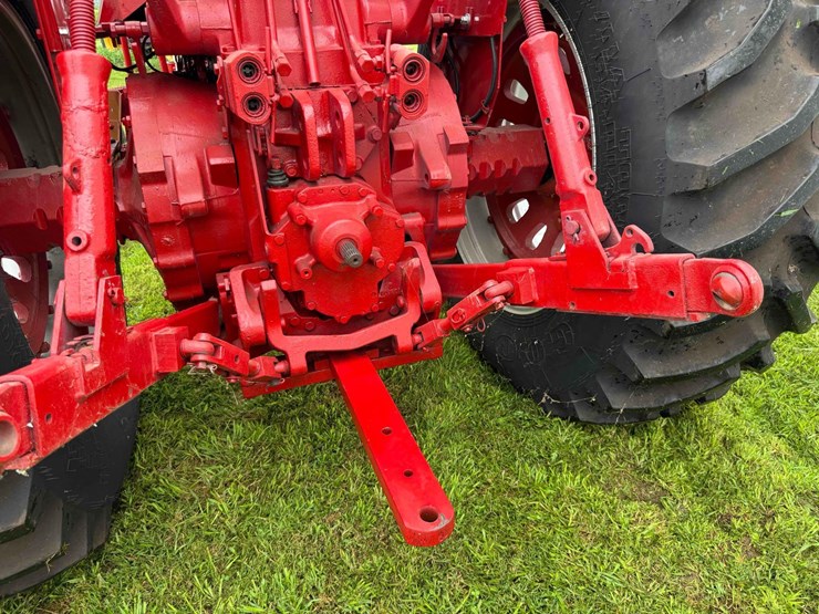 1974-ih-1568-tractor-image-48