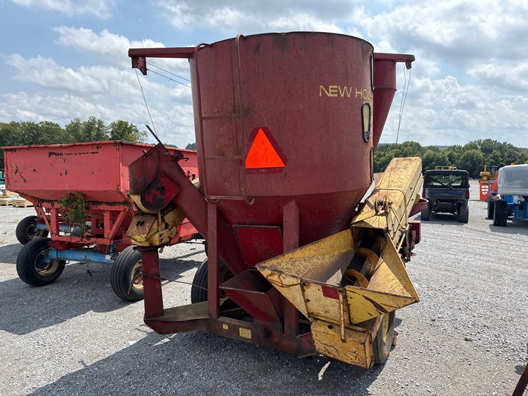 new-holland-355-image-3