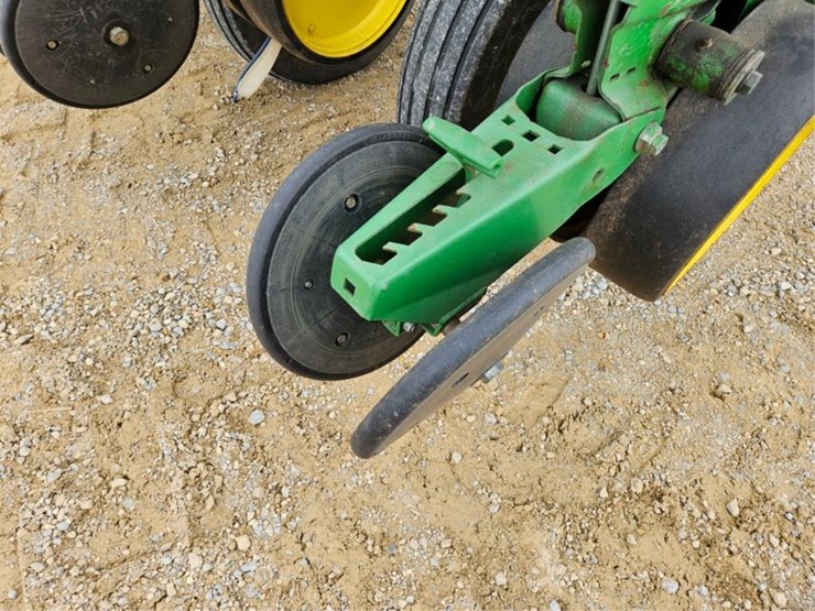 john-deere-7200-image-30