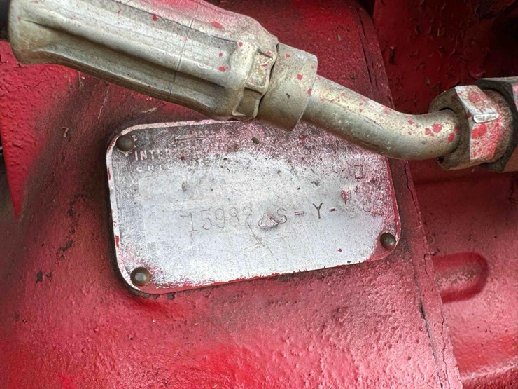 ih-460-tractor-image-24