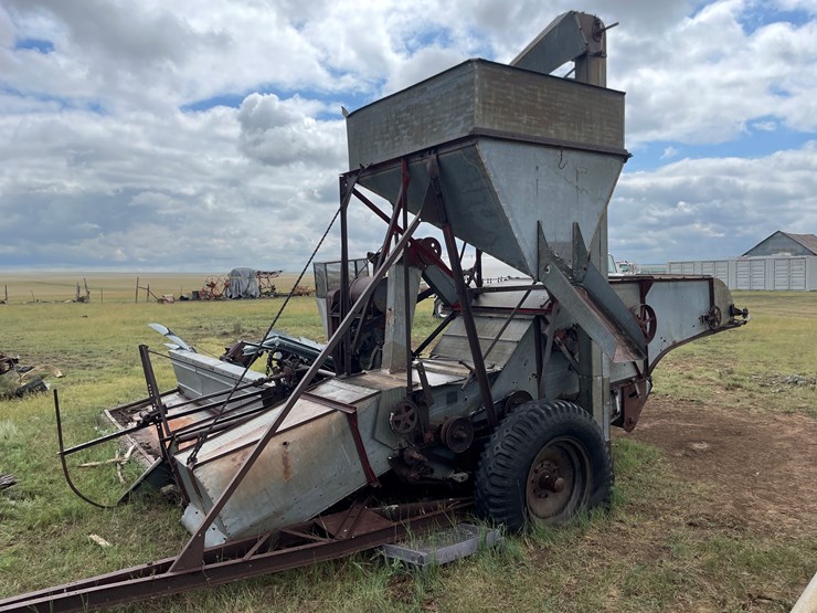 #3501-•-vintage-oliver-combine-(wagon-mound,-nm)-image-1