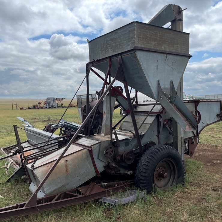 #3501 • Vintage Oliver Combine (Wagon Mound, NM)
