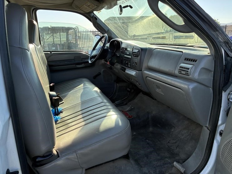 2006-ford-f550-image-11