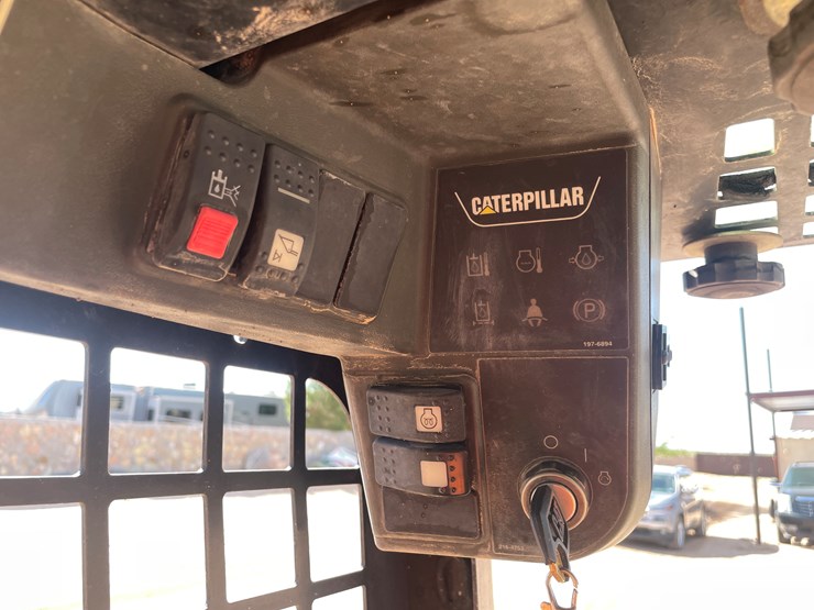 2004-caterpillar-236b-image-16