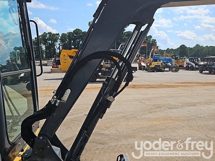 2019-deere-35g-image-15