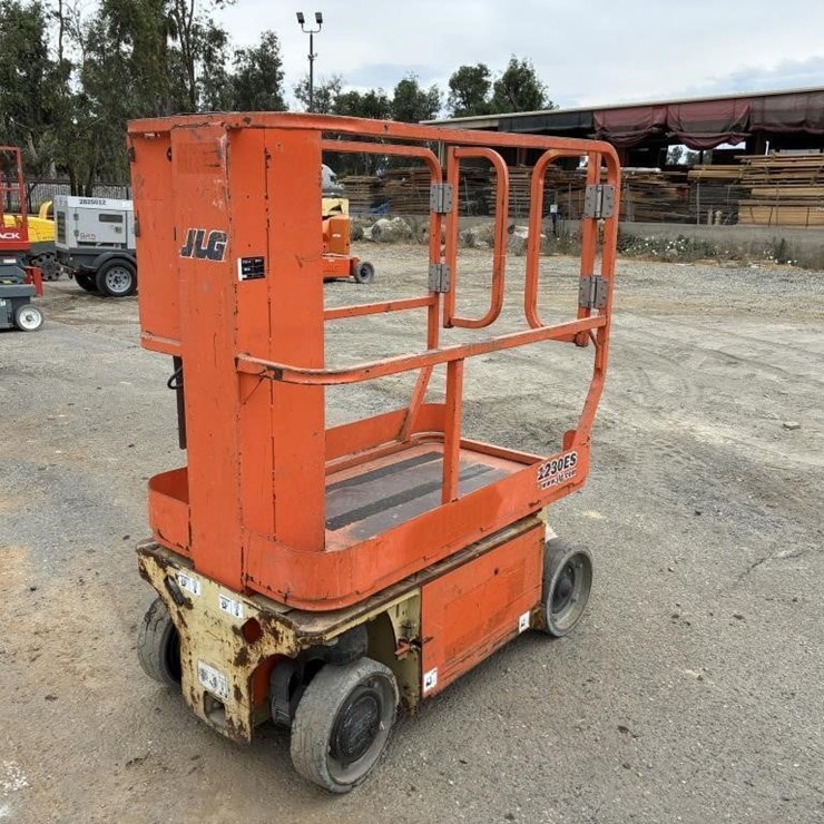 2010 JLG 1230ES