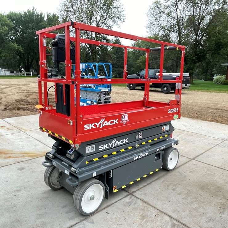 #128 • 2025 Skyjack SJ3220E Scissors Lift