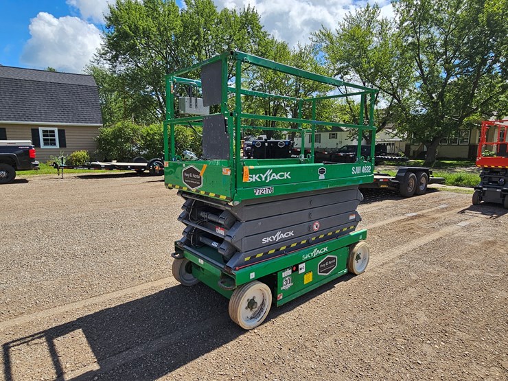 #129-•-2015-skyjack-sj-4632-scissors-lift-image-1