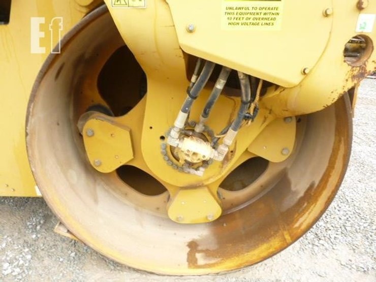 2014-caterpillar-cb64-image-13