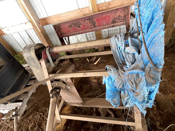 #5532-•-3-point-pto-driven-saw-rig-image-8