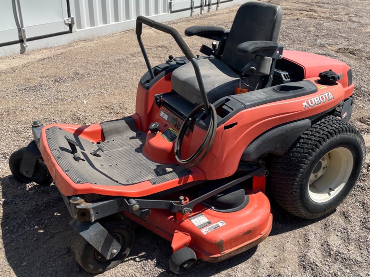 #2005-•-kubota-zero-turn-mower-image-1