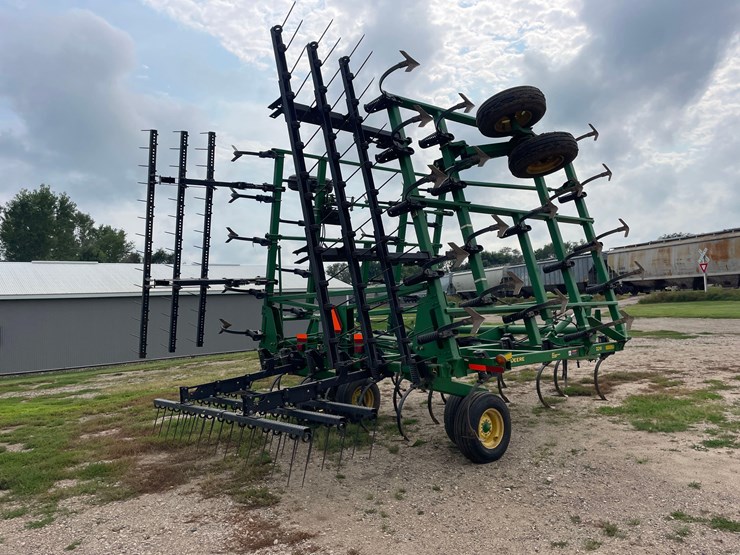 john-deere-2210-image-4