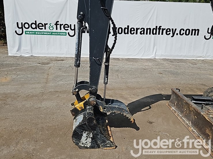 2019-deere-35g-image-18