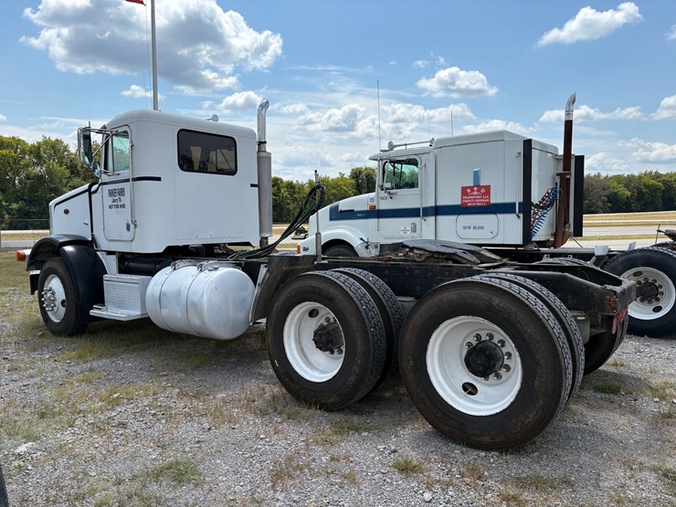 peterbilt-378-image-7