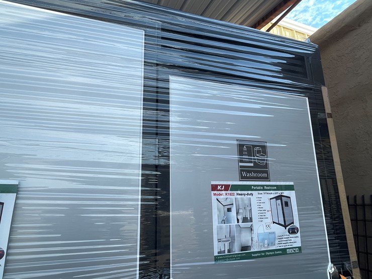 #4002-•-portable-restroom-image-3