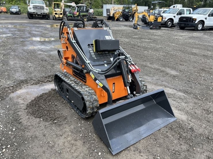 2025-land-hero-ldh-460-mini-compact-track-loader-image-2