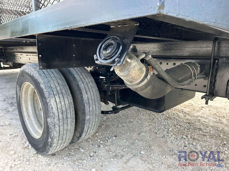 2013-mitsubishi-fuso-fec72w-image-8