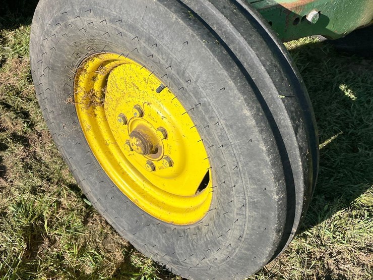 john-deere-2040-image-11