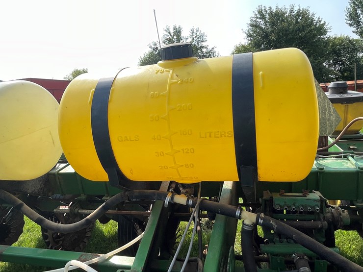 #5551-•-john-deere-p7000-planter-seeder-image-18