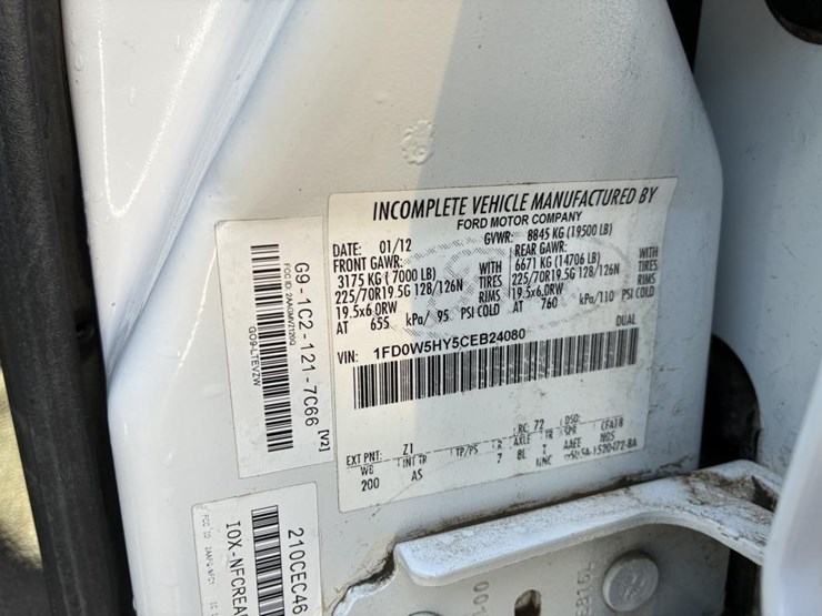2012-ford-f550-image-17