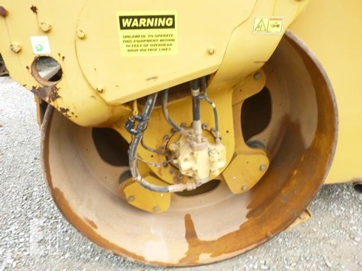 2014-caterpillar-cb64-image-18