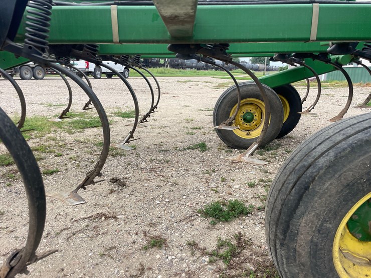 john-deere-2210-image-30