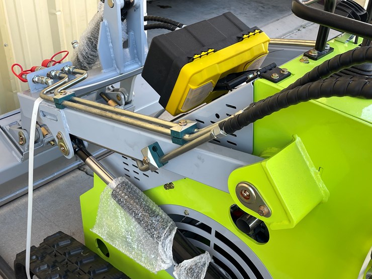 #4602-•-landhero-mini-skid-steer-loader-image-5