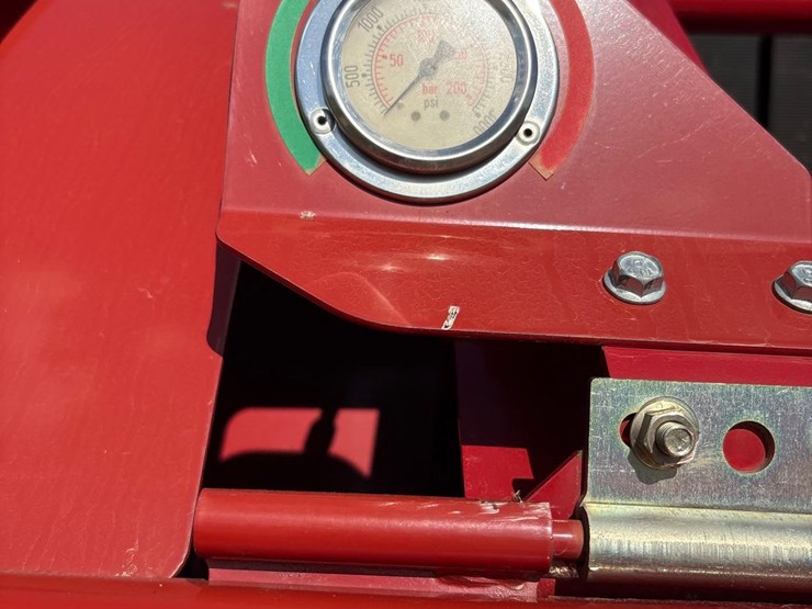 2015-new-holland-roll-belt-560-image-35