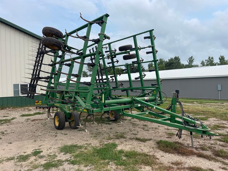 john-deere-2210-image-36