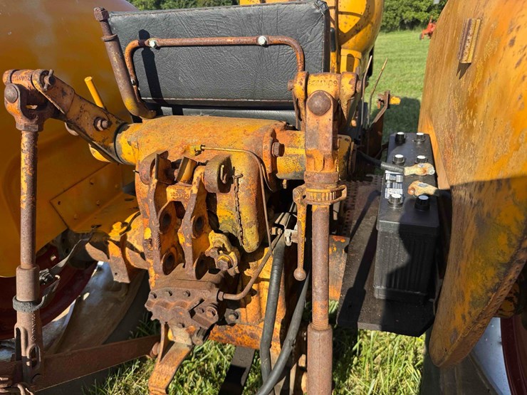 minneapolis-moline-445lp-tractor-image-13