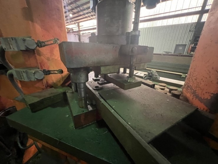 hydraulic-double-end-punch-machine-image-8