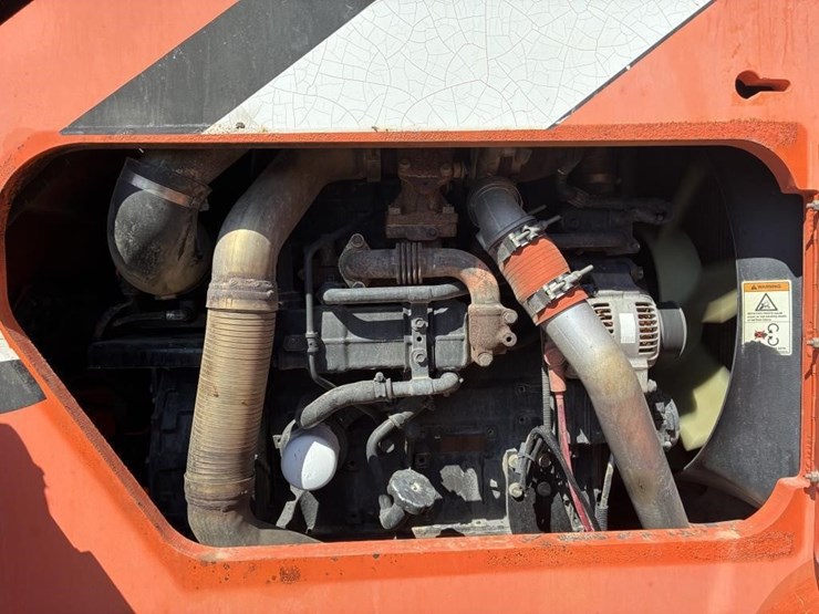 2013-jlg-8042-image-13