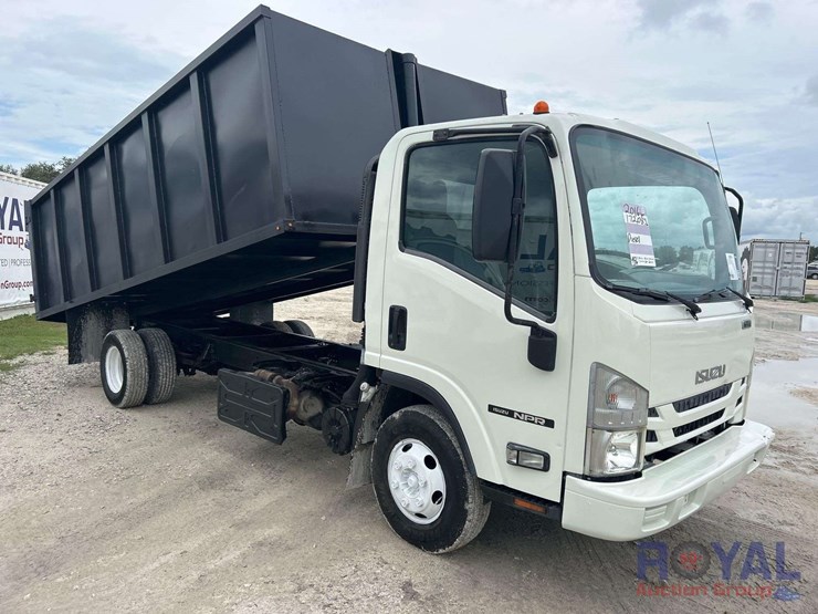 2016-isuzu-npr-landscape-dump-truck-image-2