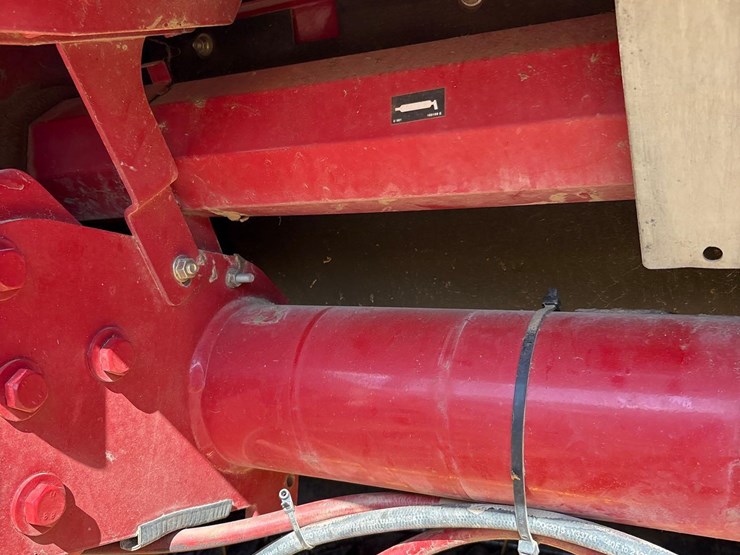 2015-new-holland-roll-belt-560-image-39