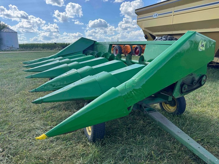 jd-6-row-corn-head-&-cart-image-2