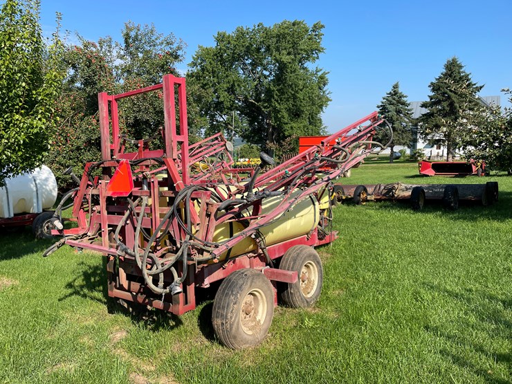 #5476-•-500-gallon-hardi-pull-behind-sprayer-image-4