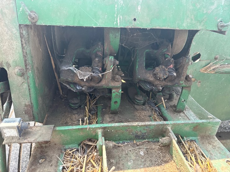 john-deere-346-image-11
