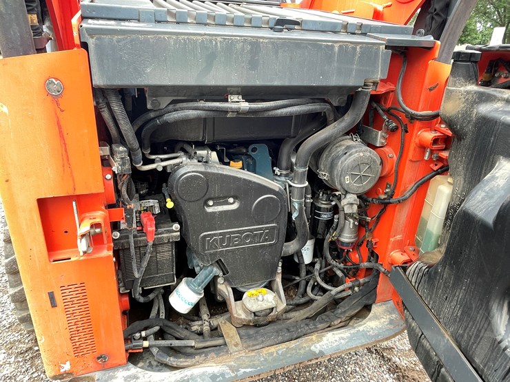 2016-kubota-ssv75-image-25