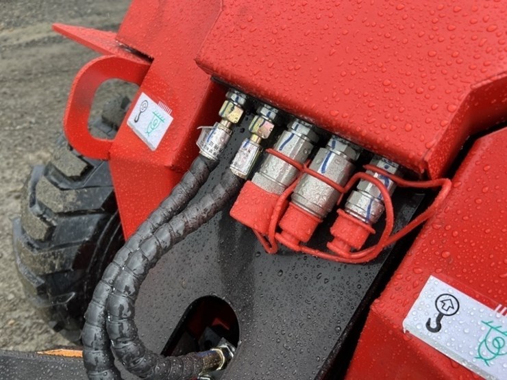 2025-agt-sda-140w-mini-skidsteer-loader-image-9