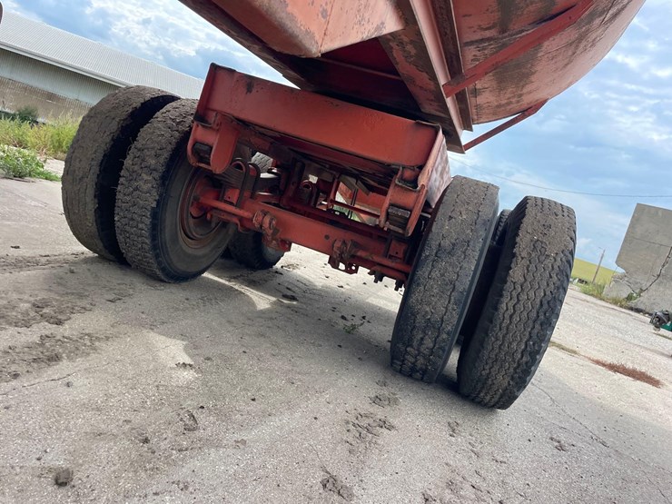 shop-built-10,000-gallon-manure-tank/running-gear-image-24