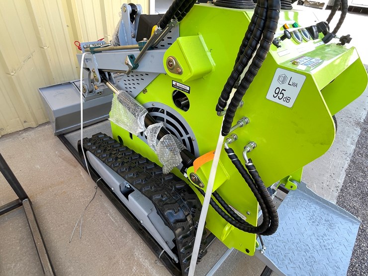 #4602-•-landhero-mini-skid-steer-loader-image-2