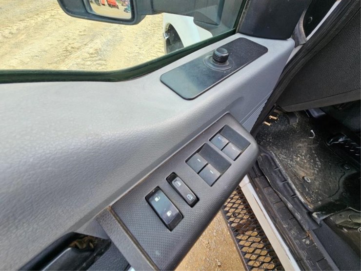 2011-ford-f350-image-30