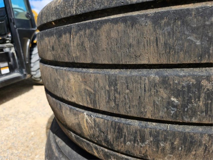 #232-•-(2)-16.5l-x-16.1-tires-&-8-bolt-rims-image-8