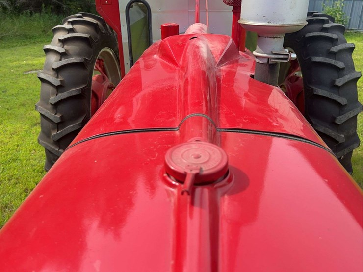 1948-farmall-h-with-automatic-cab-image-11