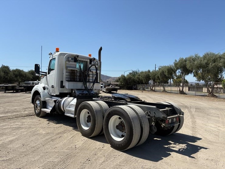 2015-kenworth-t880-image-4