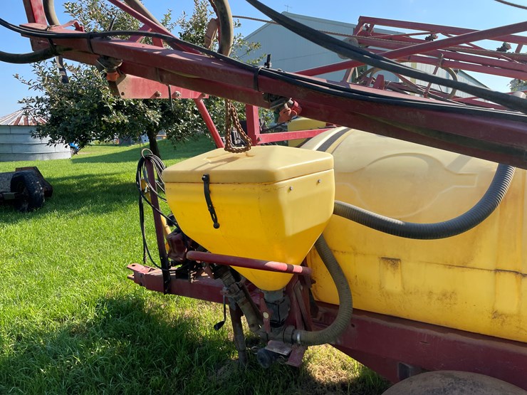 #5476-•-500-gallon-hardi-pull-behind-sprayer-image-11